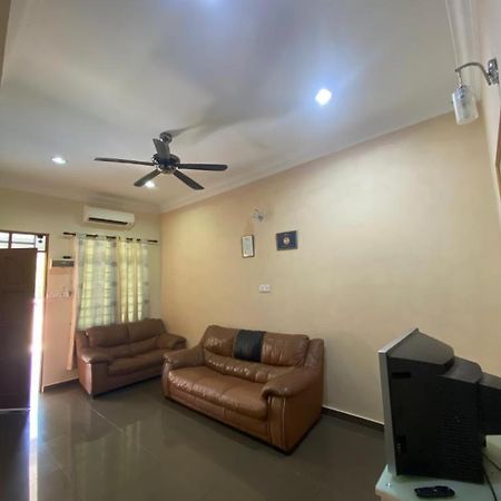 Homestay Tok Ma 1 Alur Tuman マラン エクステリア 写真