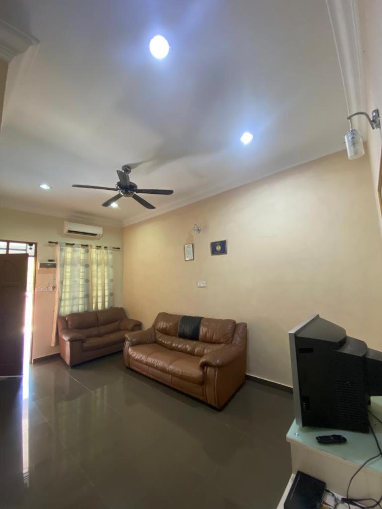 Homestay Tok Ma 1 Alur Tuman マラン エクステリア 写真